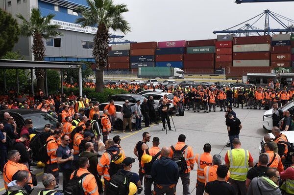Στεκόμαστε στο πλευρό των λιμενεργατών της Cosco