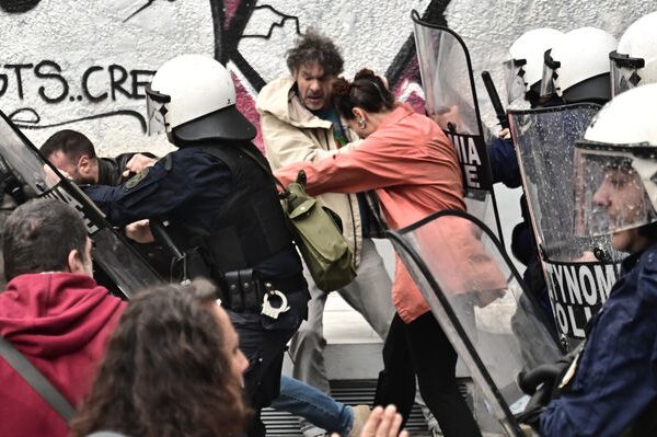 Καταδίκη της αστυνομικής καταστολής στην κινητοποίηση εκπαιδευτικών, γονιών και των παιδιών τους!